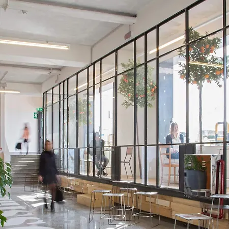 ベッド ＆ ボーディング