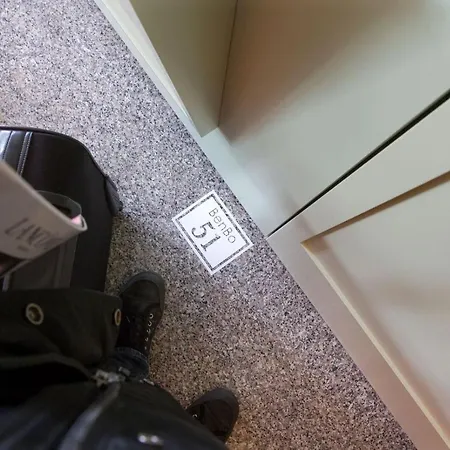 ベッド ＆ ボーディング カプセルホテル 3*