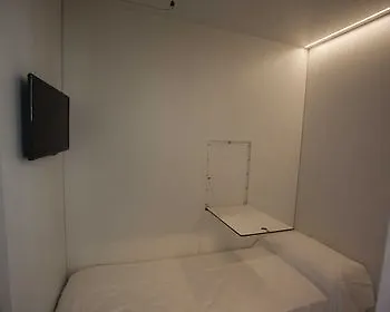 Hotel a capsule Bed & Boarding 2*