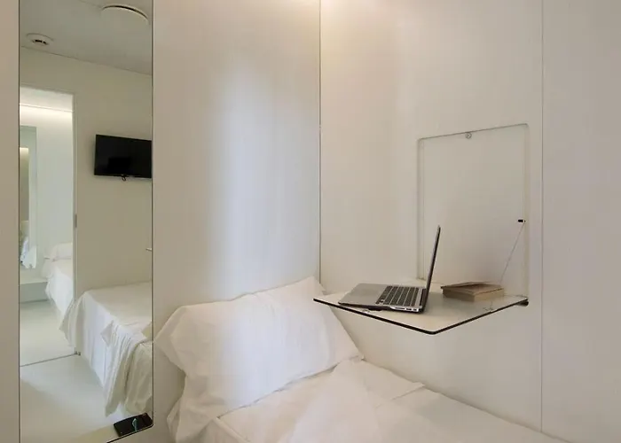 Bed & Boarding Ξενοδοχείο με κάψουλες 3*