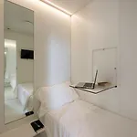 Bed & Boarding Kapselhotell 3*