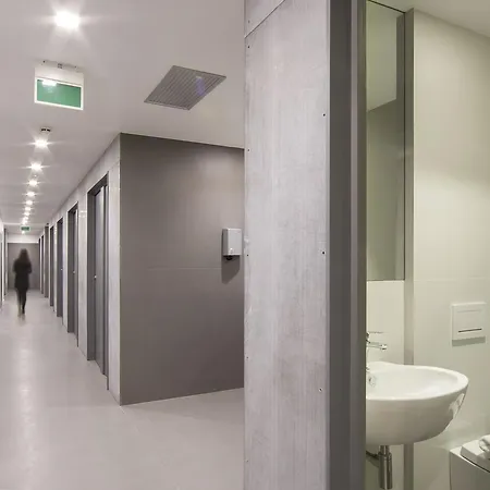 Bed & Boarding Capsule hotel