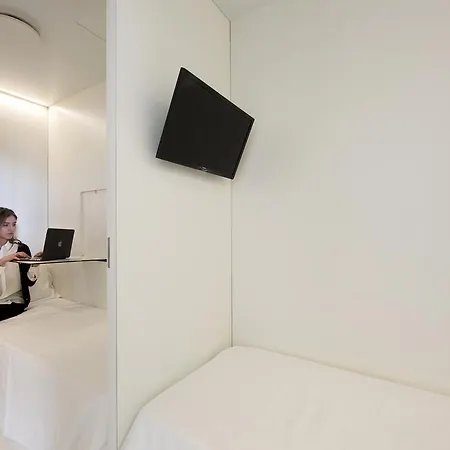 فندق-كبسولة Bed & Boarding 3*