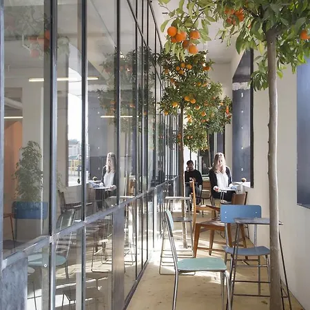 Kapslový hotel Bed & Boarding 3*