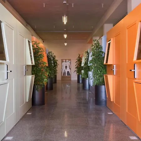 Bed & Boarding Capsule hotel